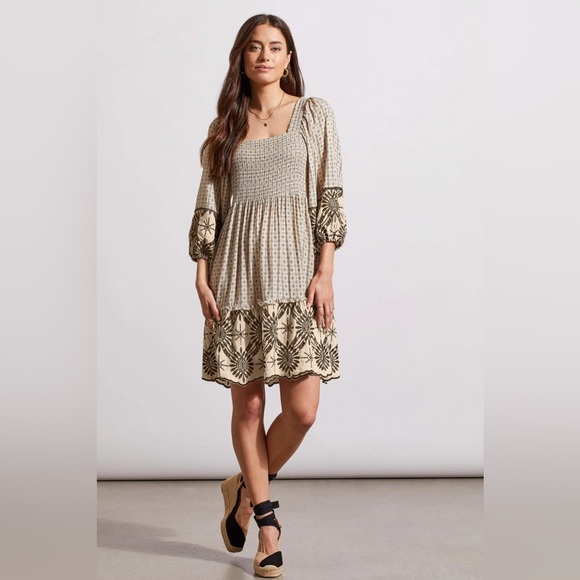 Canadian Designer TRIBAL 2-Ways Printed Dress with Embroidery - Picture 4 of 8